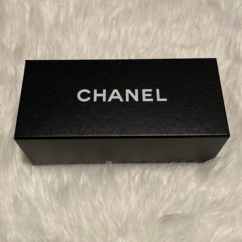 Chanel box